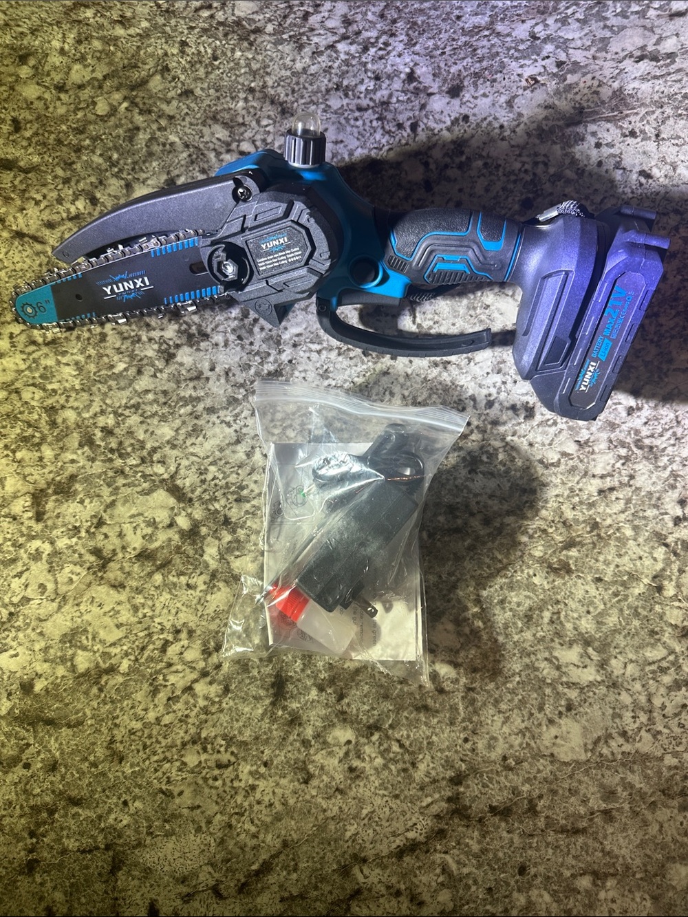 YUNXI Cordless Mini Chainsaw - Blue/Black